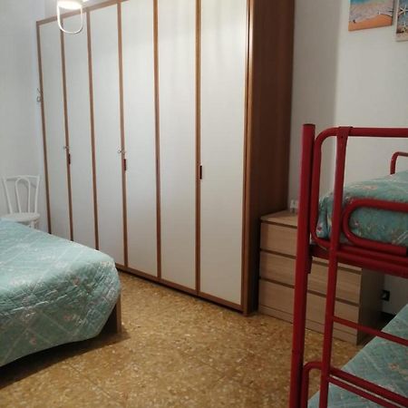 Gigi'S House Apartment อาลัสซิโอ ภายนอก รูปภาพ