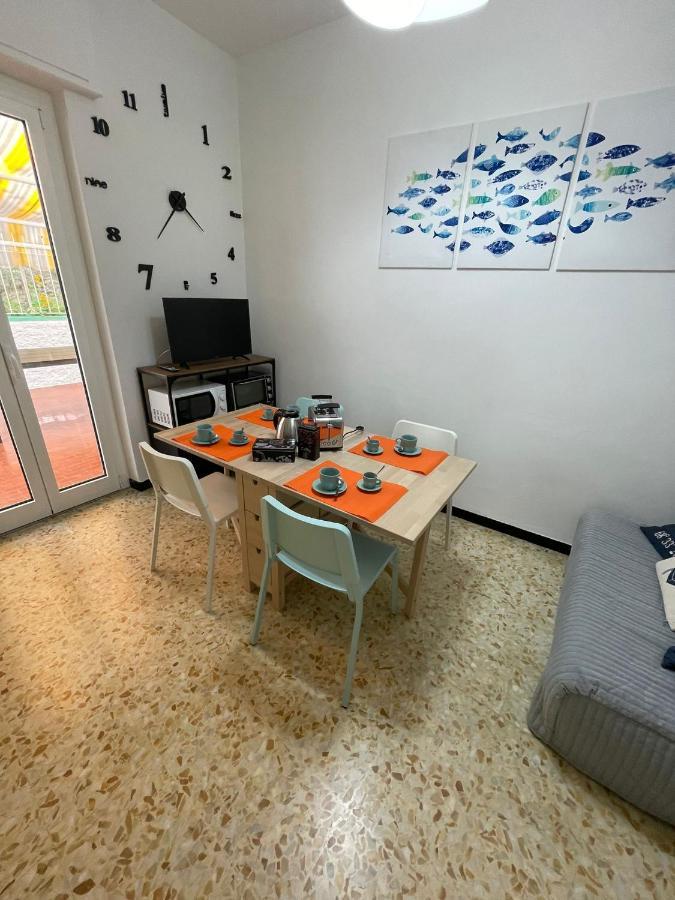 Gigi'S House Apartment อาลัสซิโอ ภายนอก รูปภาพ