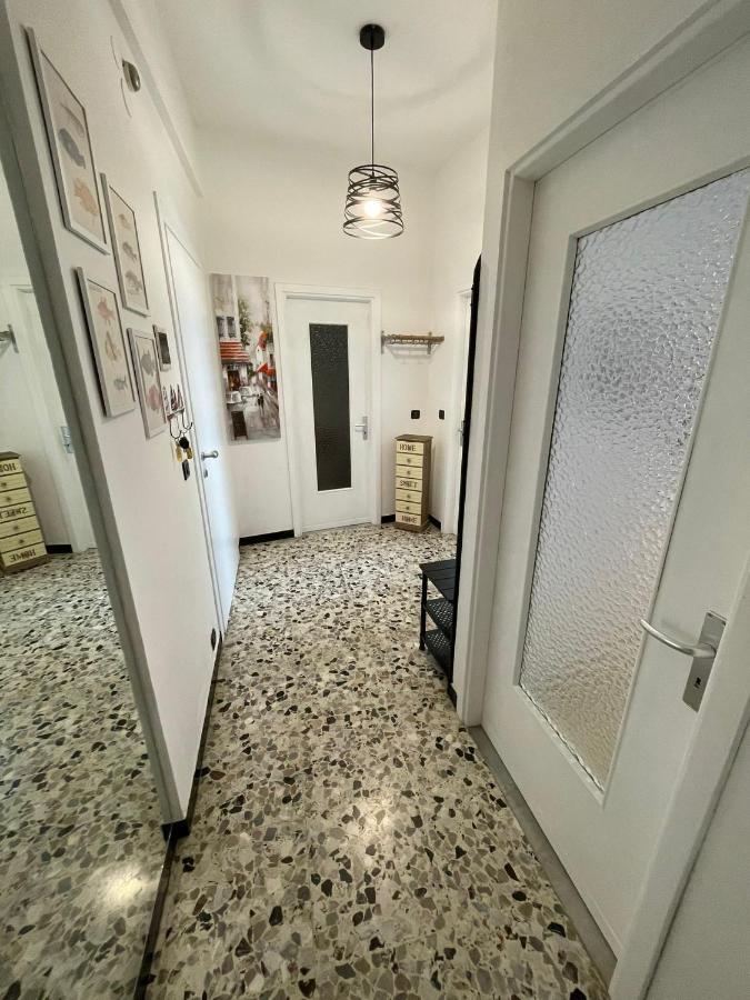 Gigi'S House Apartment อาลัสซิโอ ภายนอก รูปภาพ